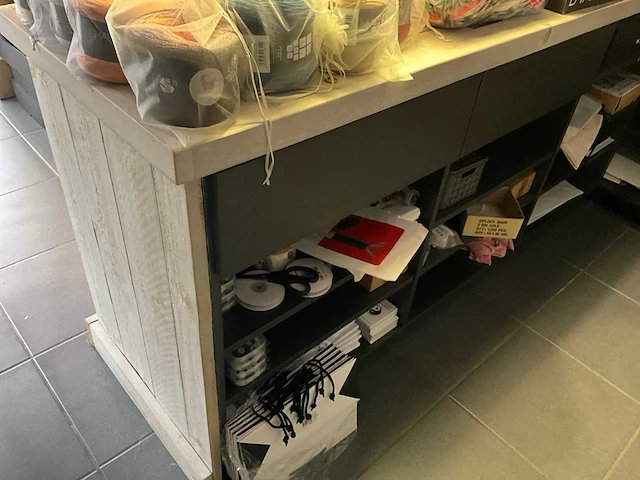 Houten winkel meubilair (3x) - afbeelding 7 van  12