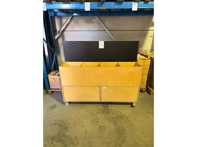 Houten winkelpresentatie / displaybak met vakverdeling - ladenkast - afbeelding 1 van  1