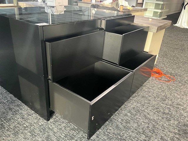 Houten winkeltoon/opbergmeubel - afbeelding 2 van  10