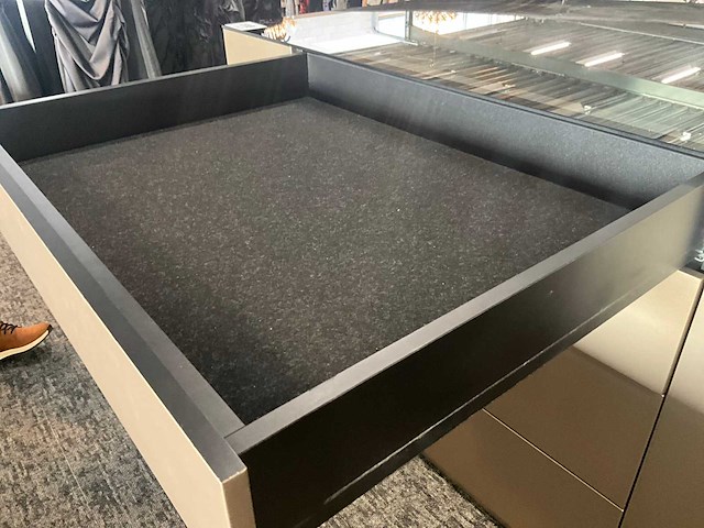 Houten winkeltoon/opbergmeubel - afbeelding 7 van  10