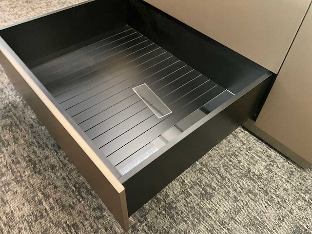 Houten winkeltoon/opbergmeubel - afbeelding 8 van  10