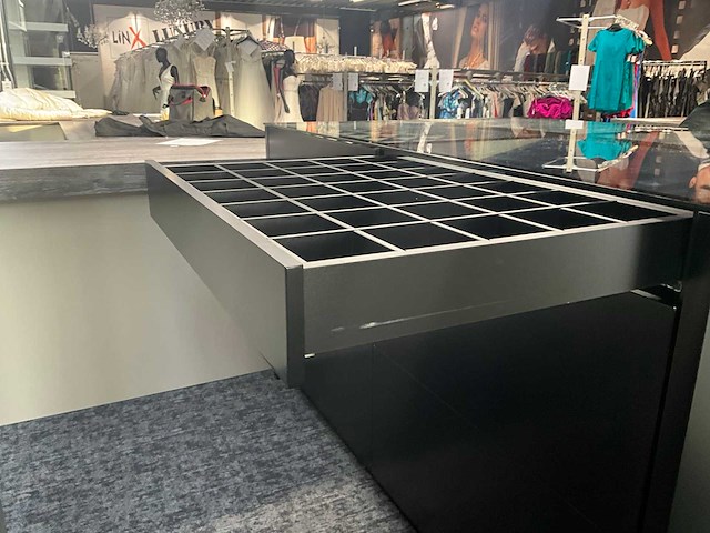 Houten winkeltoon/opbergmeubel - afbeelding 10 van  11