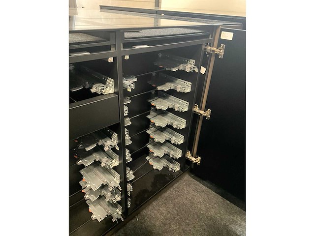 Houten winkeltoon/opbergmeubel - afbeelding 2 van  12