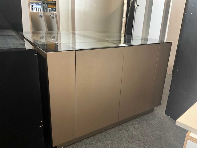 Houten winkeltoon/opbergmeubel - afbeelding 1 van  12