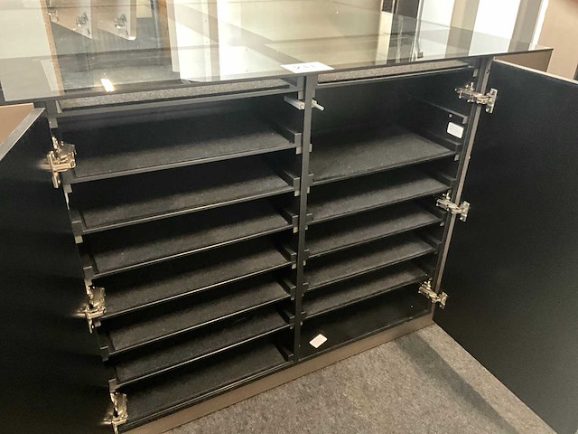 Houten winkeltoon/opbergmeubel - afbeelding 9 van  12