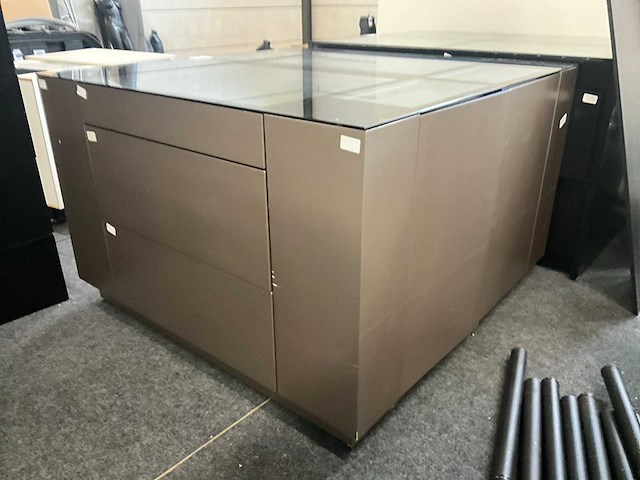 Houten winkeltoon/opbergmeubel - afbeelding 11 van  12