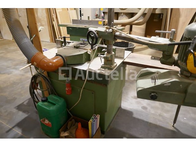 Houtfreesmachine vertongen - afbeelding 2 van  9