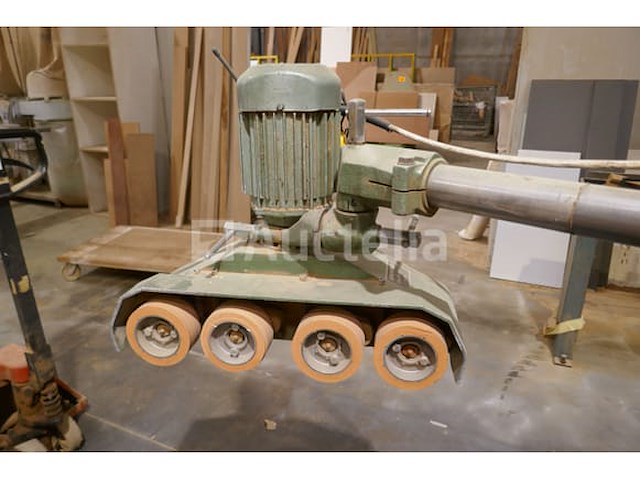 Houtfreesmachine vertongen - afbeelding 3 van  9