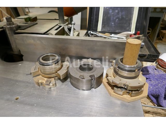 Houtfreesmachine vertongen - afbeelding 4 van  9