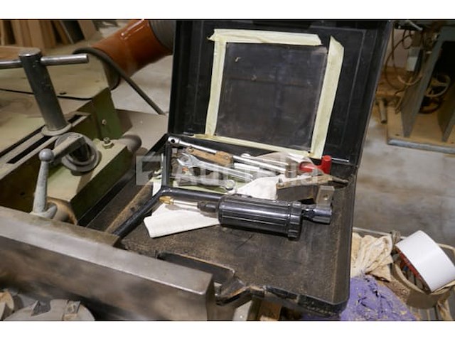 Houtfreesmachine vertongen - afbeelding 8 van  9