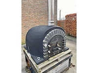 Houtgestookte zwarte kurk pizza-oven - afbeelding 1 van  7