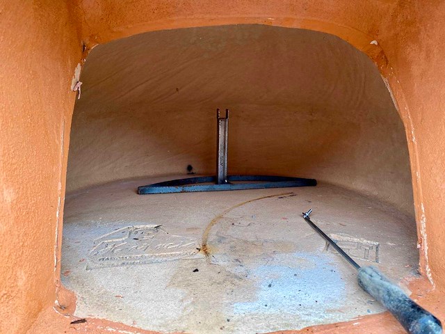 Houtgestookte zwarte kurk pizza-oven - afbeelding 7 van  7