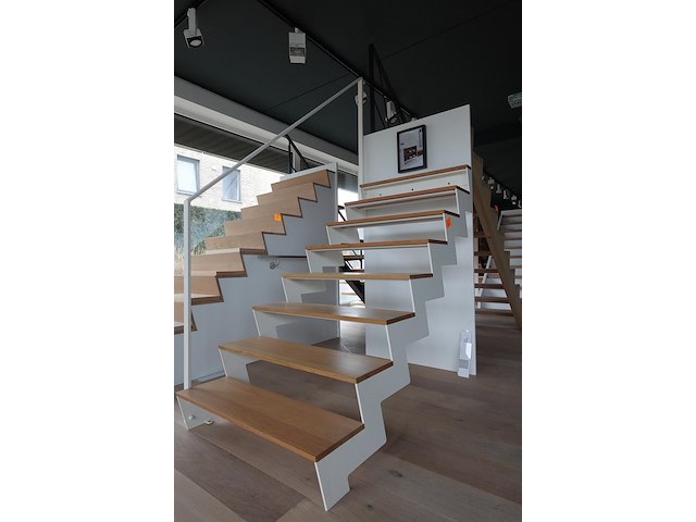 Hout/metalen trap - afbeelding 3 van  4