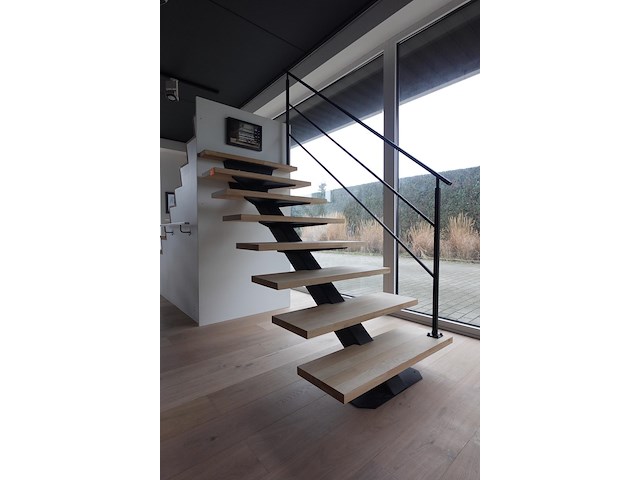 Hout/metalen trap - afbeelding 2 van  2