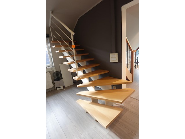 Hout/metalen trap - afbeelding 1 van  2