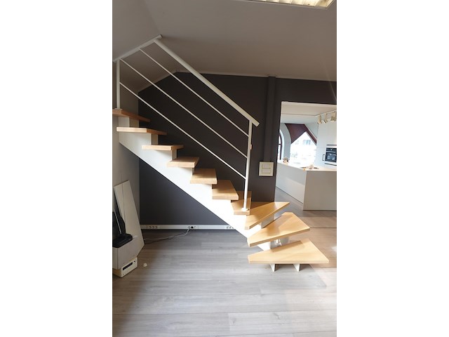 Hout/metalen trap - afbeelding 2 van  2