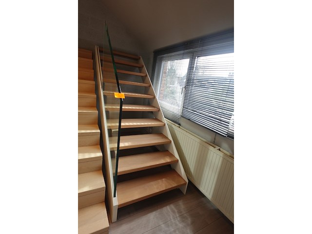 Hout/metalen trap - afbeelding 1 van  2