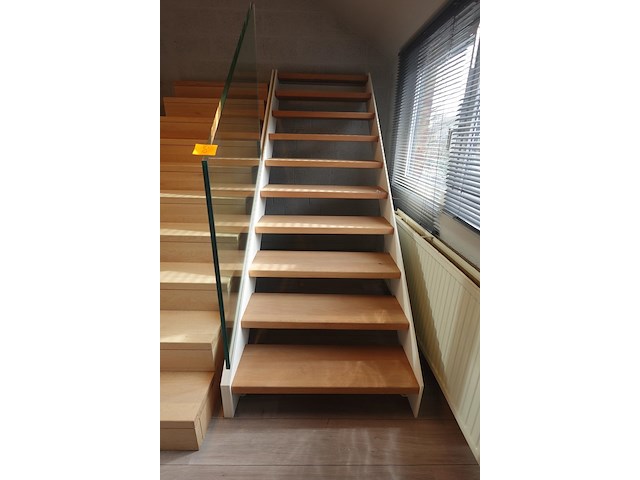 Hout/metalen trap - afbeelding 2 van  2