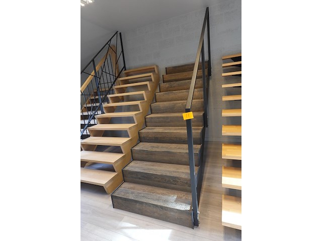 Hout/metalen trap - afbeelding 2 van  2
