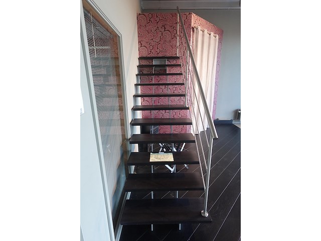 Hout/metalen trap - afbeelding 1 van  3