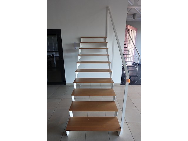 Hout/metalen trap - afbeelding 1 van  3