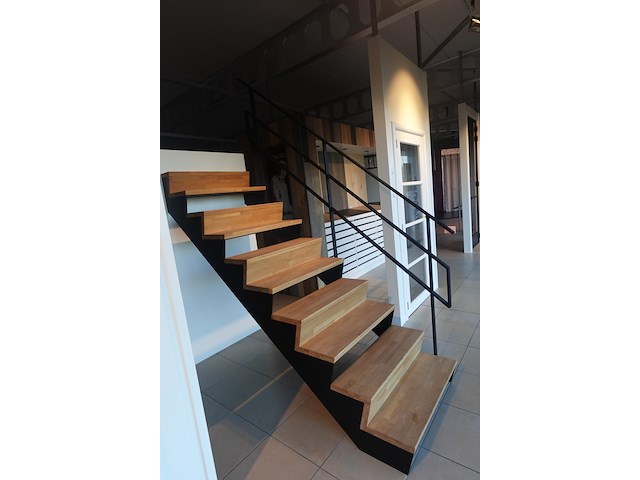 Hout/metalen trap - afbeelding 2 van  3