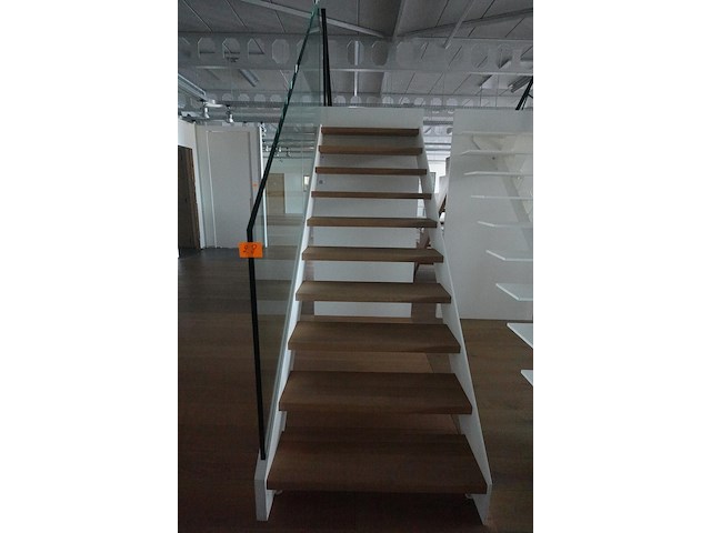 Hout/metalen trap - afbeelding 1 van  4