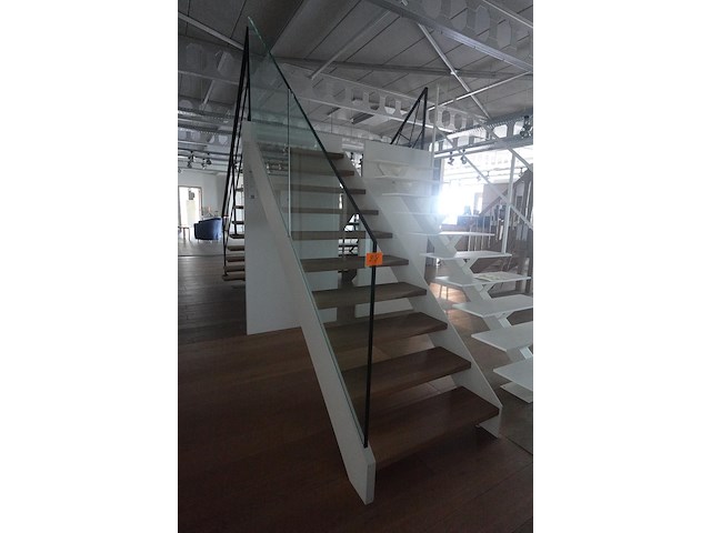 Hout/metalen trap - afbeelding 3 van  4