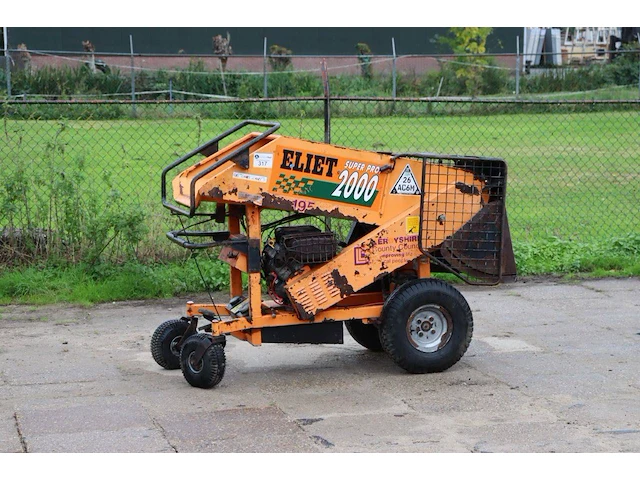 Houtversnipperaar eliet super prof 2000 benzine 18pk 2011 - afbeelding 1 van  1