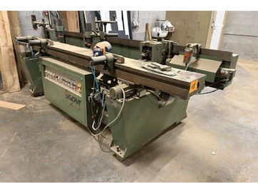 Houtvoorraad, machines, gereedschappen, kasseien