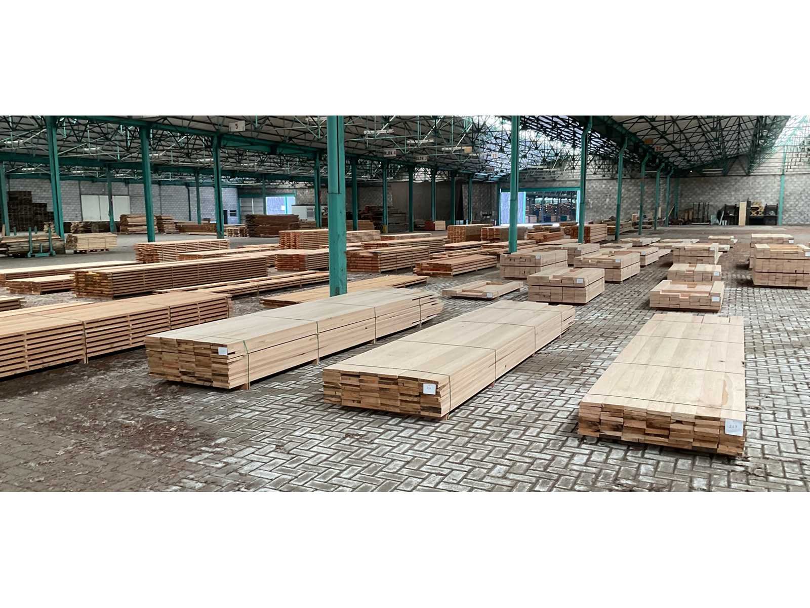 Houtvoorraden balken en planken