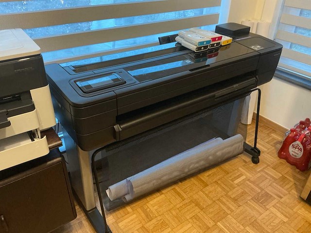 Hp designjet t730 plotter - afbeelding 1 van  10