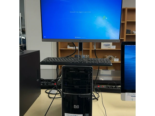Hp desktop met monitor, muis en toetsenbord - afbeelding 3 van  10