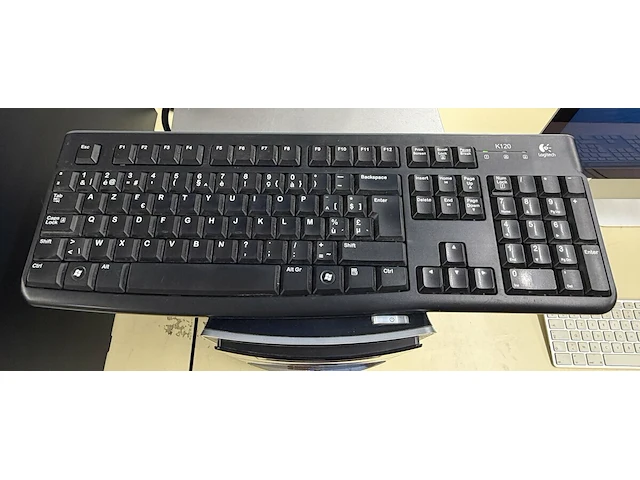 Hp desktop met monitor, muis en toetsenbord - afbeelding 10 van  10