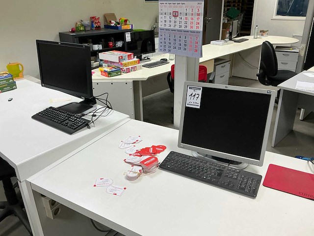 Hp diverse monitoren (2x) - afbeelding 1 van  3