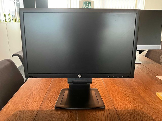 Hp la2306x 23” monitor. (2x) - afbeelding 1 van  4