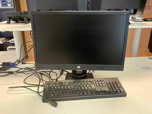 Hp vh22 22” monitor (2x) - afbeelding 1 van  4