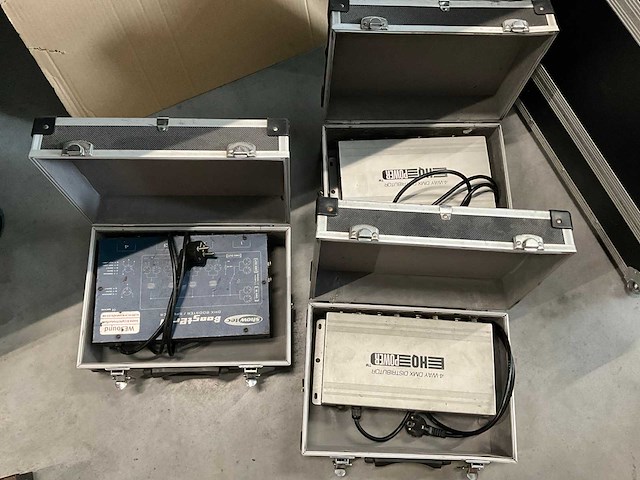 Hq power / show tec 4-weg dmx dmx distributer (3x) - afbeelding 1 van  4
