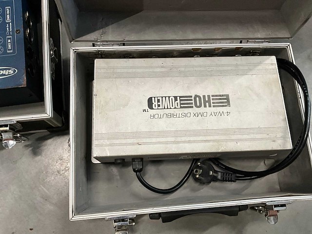 Hq power / show tec 4-weg dmx dmx distributer (3x) - afbeelding 2 van  4
