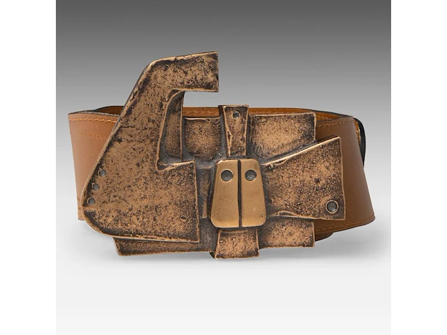 Hubert minnebo (1940), a leather belt with a bronze brown patinated buckle and a ditto pendant, 1/1, signed (+) - afbeelding 3 van  7