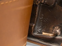 Hubert minnebo (1940), a leather belt with a bronze brown patinated buckle and a ditto pendant, 1/1, signed (+) - afbeelding 4 van  7