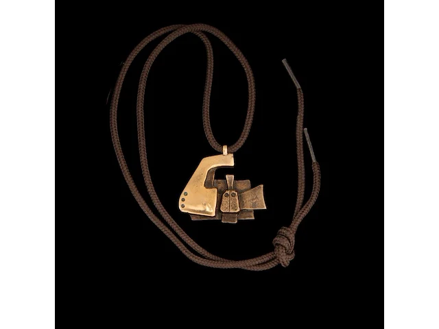 Hubert minnebo (1940), a leather belt with a bronze brown patinated buckle and a ditto pendant, 1/1, signed (+) - afbeelding 7 van  7