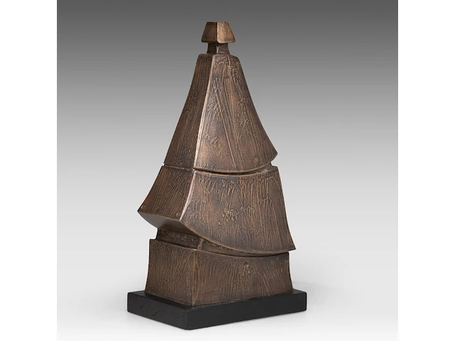 Hubert minnebo (1940), 'de nuraghi-vormgeving lag hem wel', polished and brown patinated bronze, 4/4, 2000, signed (+) 56 x 30 x 20 cm. (22.05 x 11.81 x 7.87 in.) - afbeelding 3 van  8
