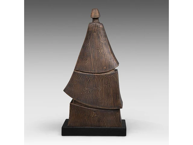 Hubert minnebo (1940), 'de nuraghi-vormgeving lag hem wel', polished and brown patinated bronze, 4/4, 2000, signed (+) 56 x 30 x 20 cm. (22.05 x 11.81 x 7.87 in.) - afbeelding 4 van  8