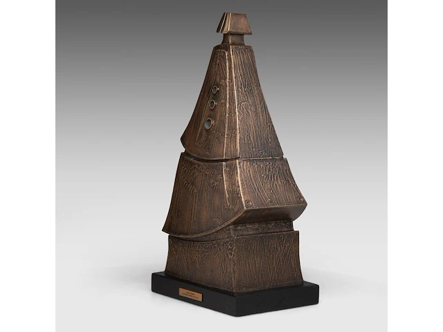 Hubert minnebo (1940), 'de nuraghi-vormgeving lag hem wel', polished and brown patinated bronze, 4/4, 2000, signed (+) 56 x 30 x 20 cm. (22.05 x 11.81 x 7.87 in.) - afbeelding 5 van  8