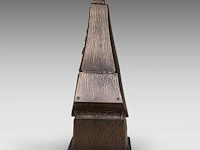 Hubert minnebo (1940), 'de nuraghi-vormgeving lag hem wel', polished and brown patinated bronze, 4/4, 2000, signed (+) 56 x 30 x 20 cm. (22.05 x 11.81 x 7.87 in.) - afbeelding 6 van  8