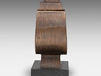 Hubert minnebo (1940), 'deze vlucht was bepalend', polished and brown patinated bronze, 1/1, 2010, signed (+) 26 x 32.5 x 11 cm. (10.24 x 12.80 x 4.33 in.) - afbeelding 3 van  8