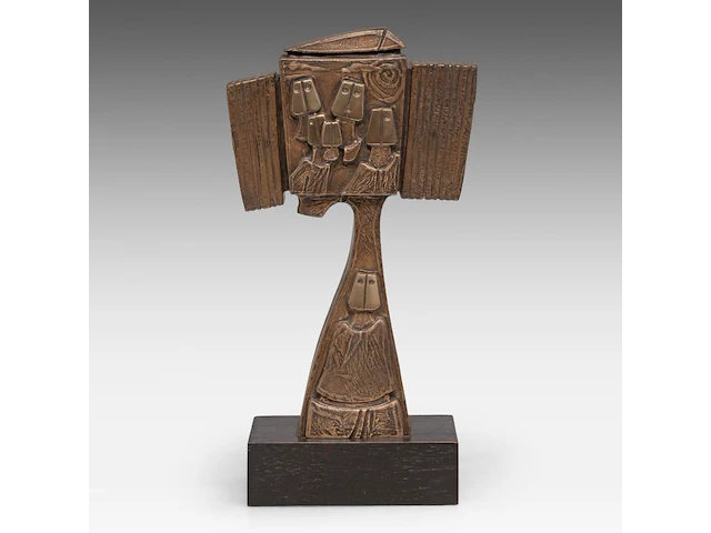 Hubert minnebo (1940), 'een klassering van herinneringen voor de volgende generaties vastgelegd', polished and brown patinated bronze, 0/0, 1995, signed (+) 25.5 x 16 x 7.5 cm. (10.03 x 6.29 x 2.95 in.) - afbeelding 1 van  9