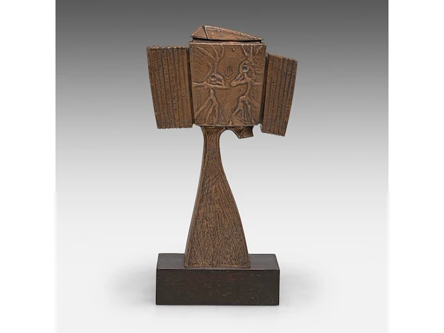 Hubert minnebo (1940), 'een klassering van herinneringen voor de volgende generaties vastgelegd', polished and brown patinated bronze, 0/0, 1995, signed (+) 25.5 x 16 x 7.5 cm. (10.03 x 6.29 x 2.95 in.) - afbeelding 4 van  9