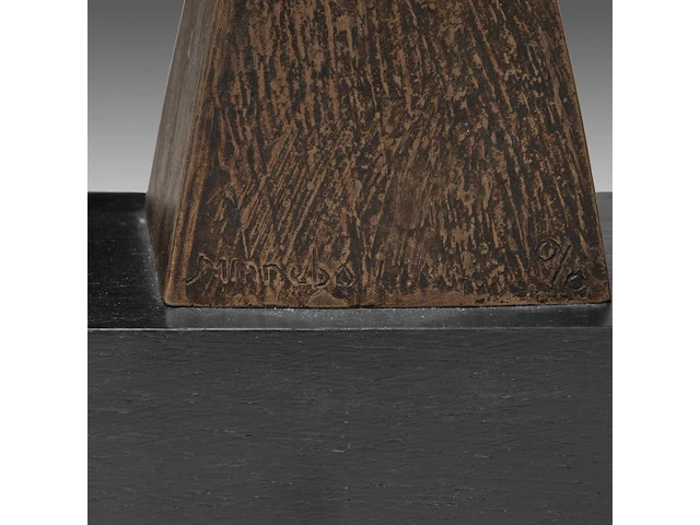 Hubert minnebo (1940), 'een klassering van herinneringen voor de volgende generaties vastgelegd', polished and brown patinated bronze, 0/0, 1995, signed (+) 25.5 x 16 x 7.5 cm. (10.03 x 6.29 x 2.95 in.) - afbeelding 8 van  9